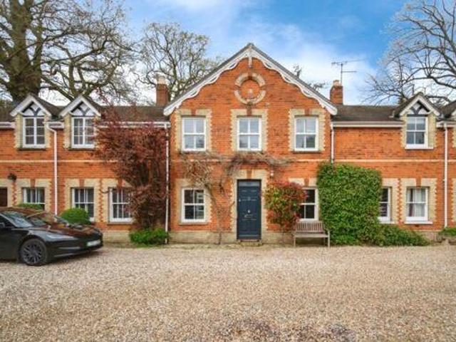 House for sale in Ascot