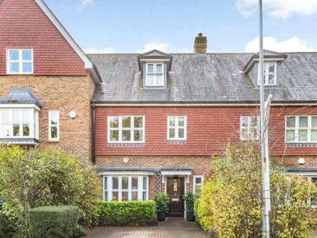 House for sale in Ascot
