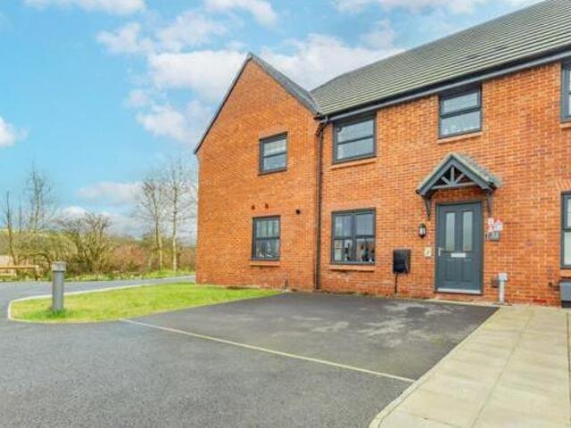House for sale in Ashton-under-Lyne, Tameside