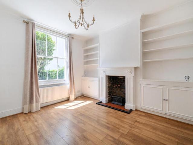 Cottage for sale in London Borough of Camden, Greater London