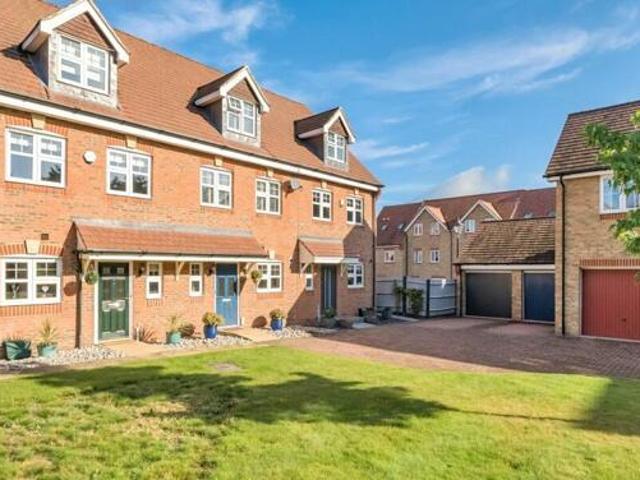 House for sale in Heol-las, Surrey