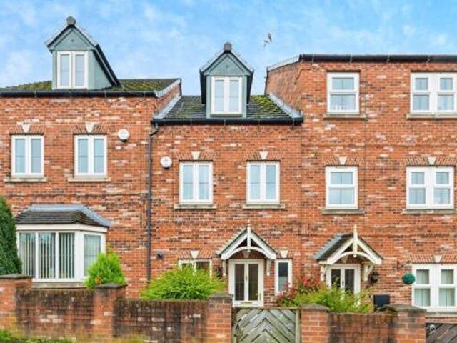 House for sale in Hemingfield, South Yorkshire