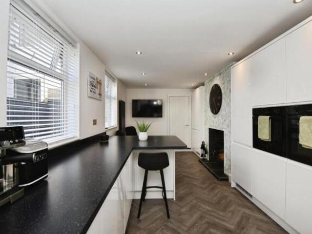 Cottage for sale in The Dukeries, Hull