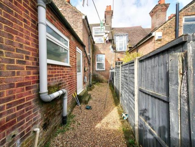 Cottage for sale in Spring Park, Luton