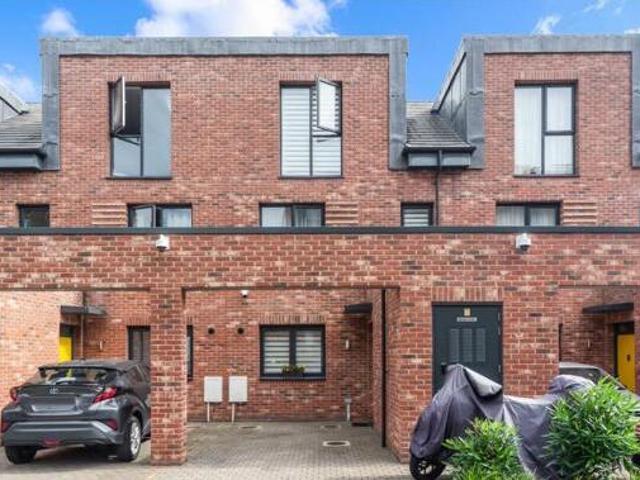 House for sale in Brentford End, Greater London