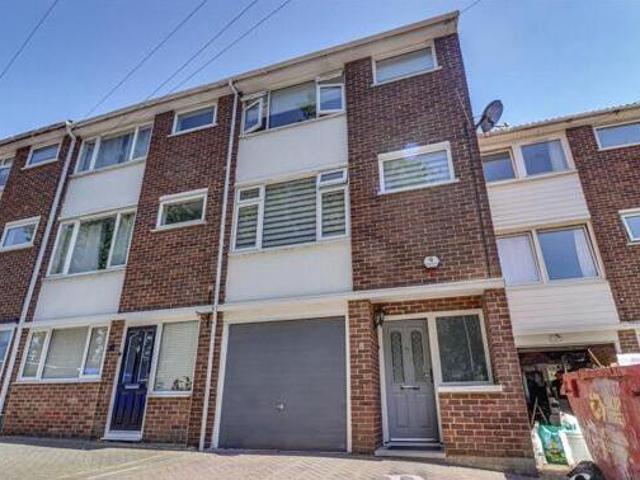 House for sale in Navestock Side, Essex
