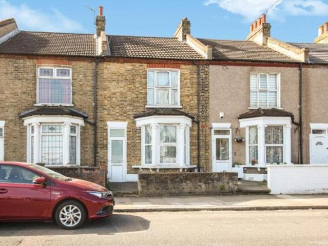 Cottage for sale in Glyndon, Greater London
