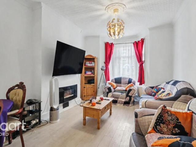 Cottage for sale in Ilford, Greater London