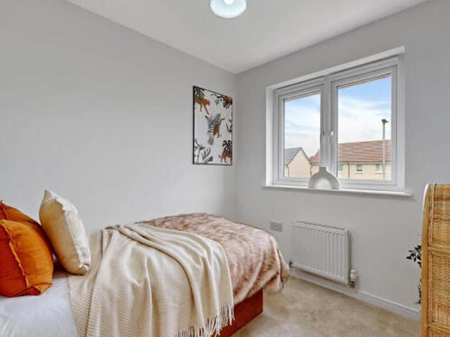 Cottage for sale in Thornliebank, Scotland