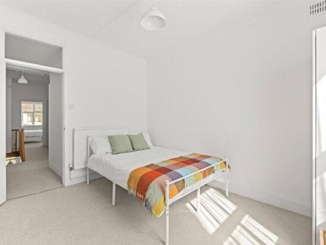 Cottage for sale in Hampton Hill, Greater London