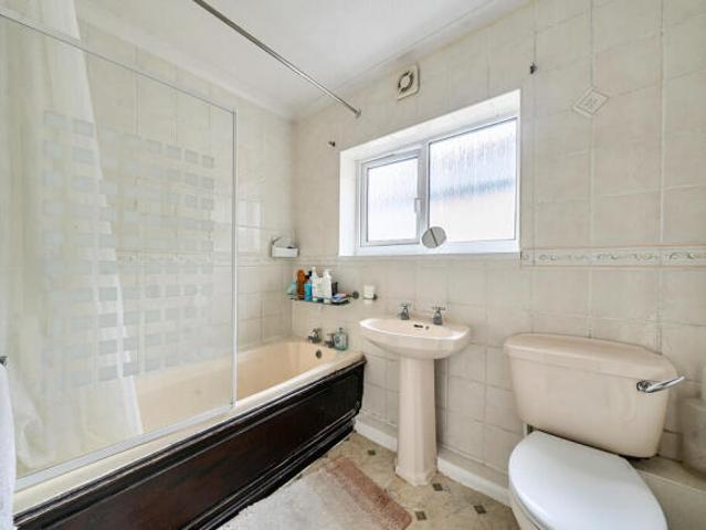 Cottage for sale in Gorse Hill, Swindon