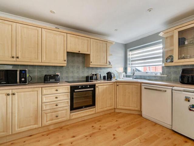 Cottage for sale in Chequers, Gloucester