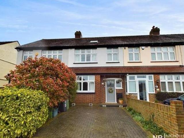 House for sale in Chessington