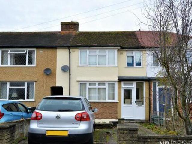 House for sale in Chessington