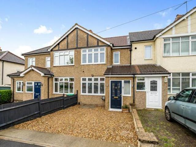 House for sale in Chessington
