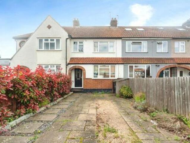 House for sale in Chessington