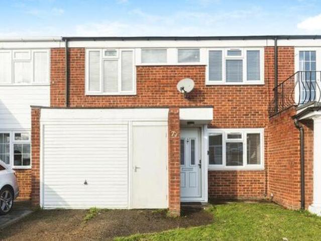 House for sale in Chessington