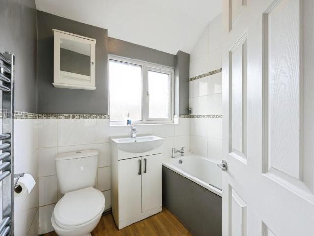 Cottage for sale in London Borough of Croydon, Cat Hill