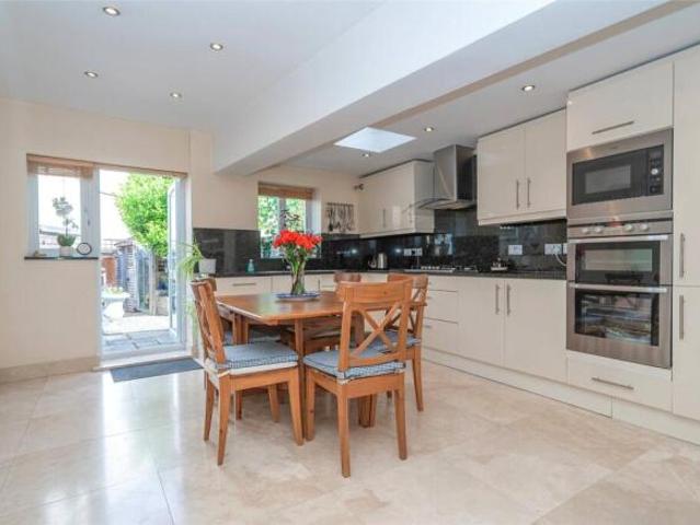 Cottage for sale in East Finchley, Greater London