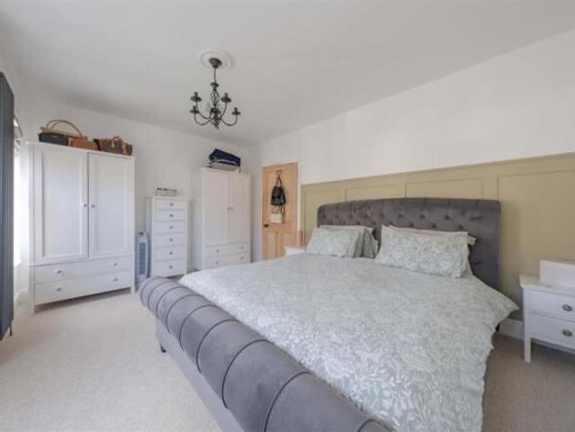 Cottage for sale in Queen's Park, Northampton