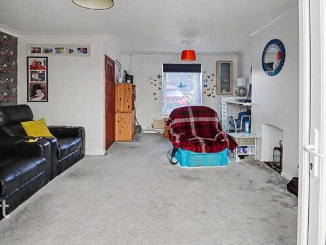 Cottage for sale in Spring Park, Luton