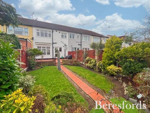 Cottage for sale in Upminster, Greater London