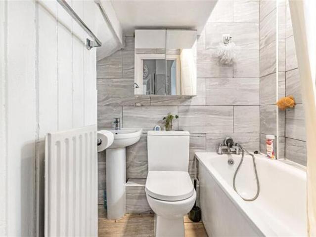 Cottage for sale in Cat Hill
