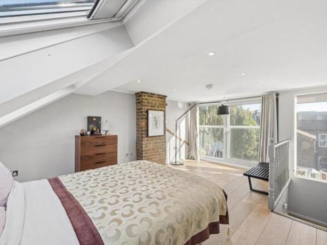 Cottage for sale in Cat Hill, England