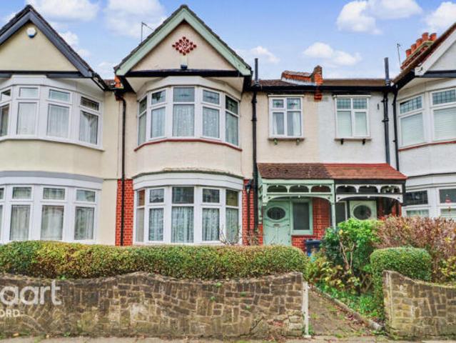 Cottage for sale in Ilford, Greater London