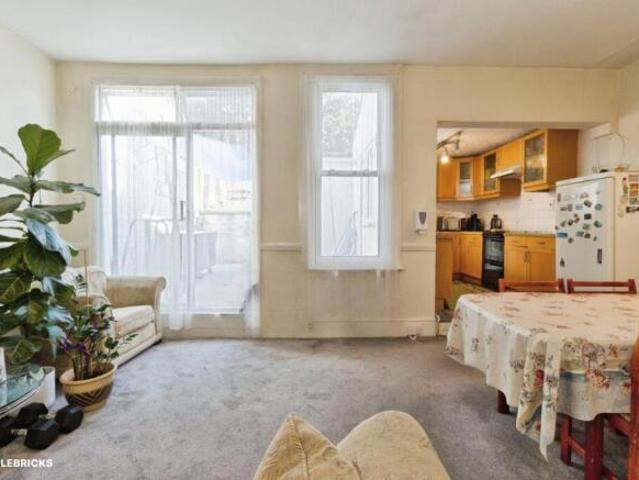 Cottage for sale in Cat Hill