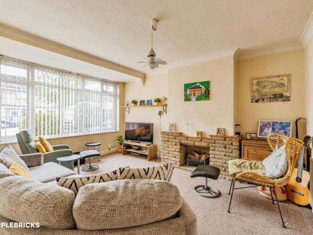 Cottage for sale in London Borough of Croydon, Greater London
