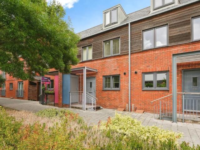 Terraced House for sale in Worcester