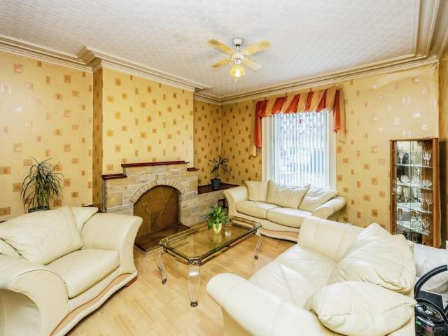 Terraced House for sale in Huddersfield