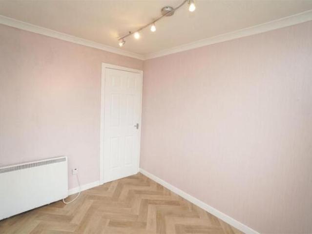 Cottage for sale in Kirkintilloch, Scotland