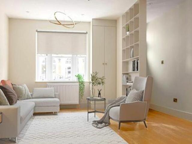 House for sale in Isleworth, Greater London