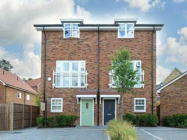 House for sale in Fleet, Hart