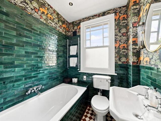 Cottage for sale in Cat Hill, England