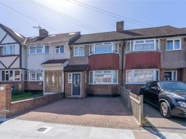 Cottage for sale in Twickenham, Greater London