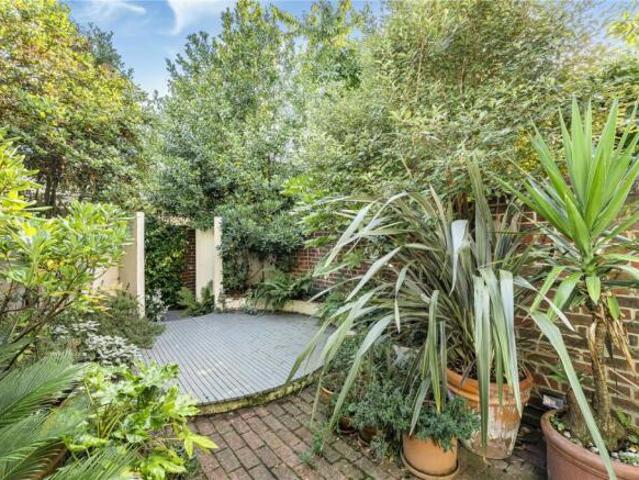 Cottage for sale in Cat Hill