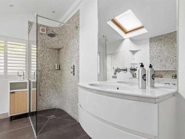 Cottage for sale in Cat Hill, England