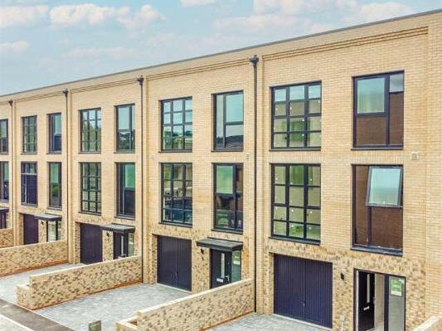 House for sale in Hertford, Colliers End