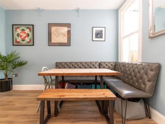 Cottage for sale in St Albans, Five Acres