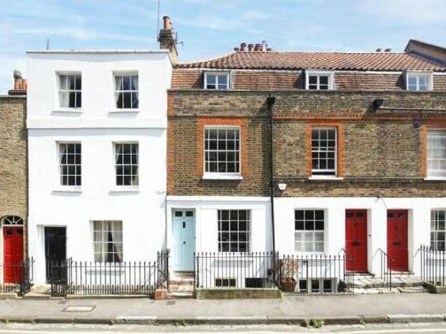 House for sale in East Greenwich, Cat Hill