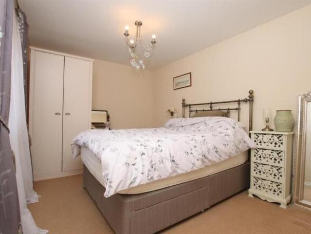 Cottage for sale in Uddingston, Scotland