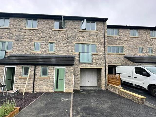 House for sale in Halifax, West Yorkshire