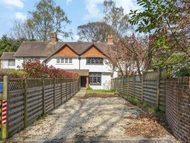 House for sale in Fole, Surrey