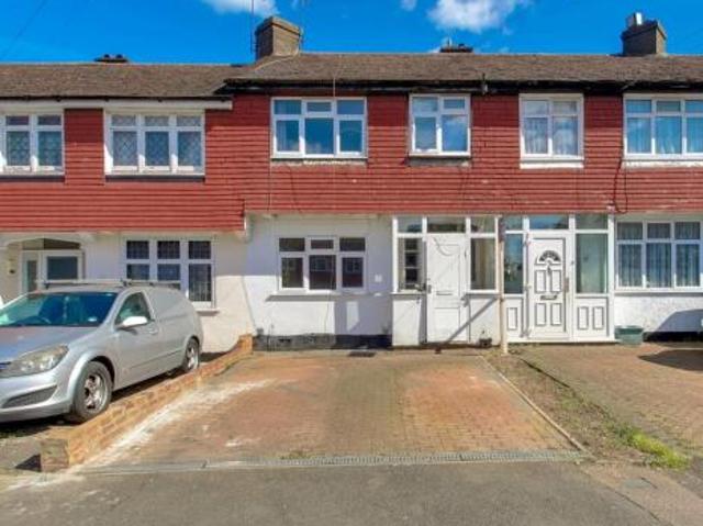 Cottage for sale in Surbiton, Greater London