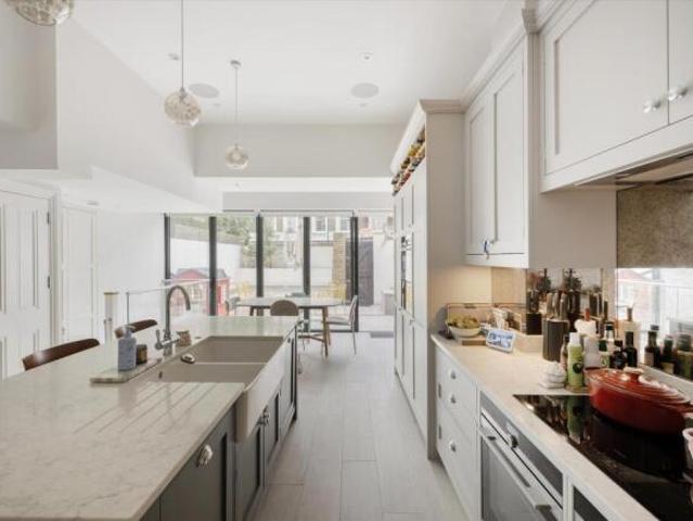 Cottage for sale in Cat Hill