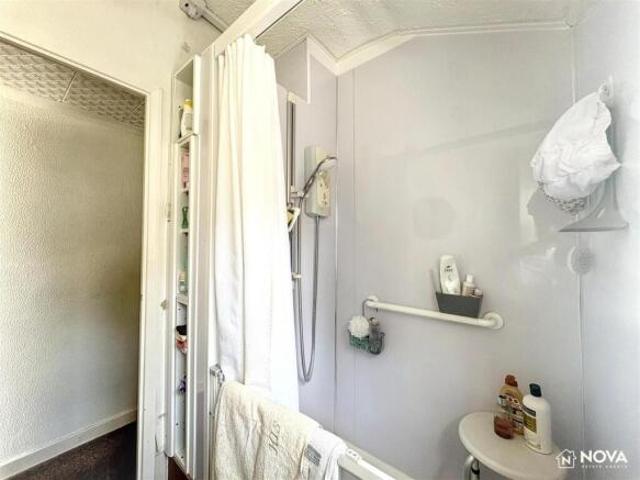 Cottage for sale in Spring Park, Luton