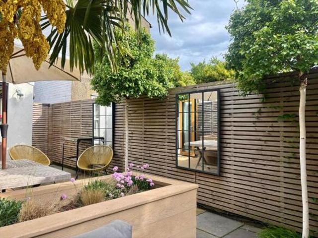 Cottage for sale in St Albans, Five Acres